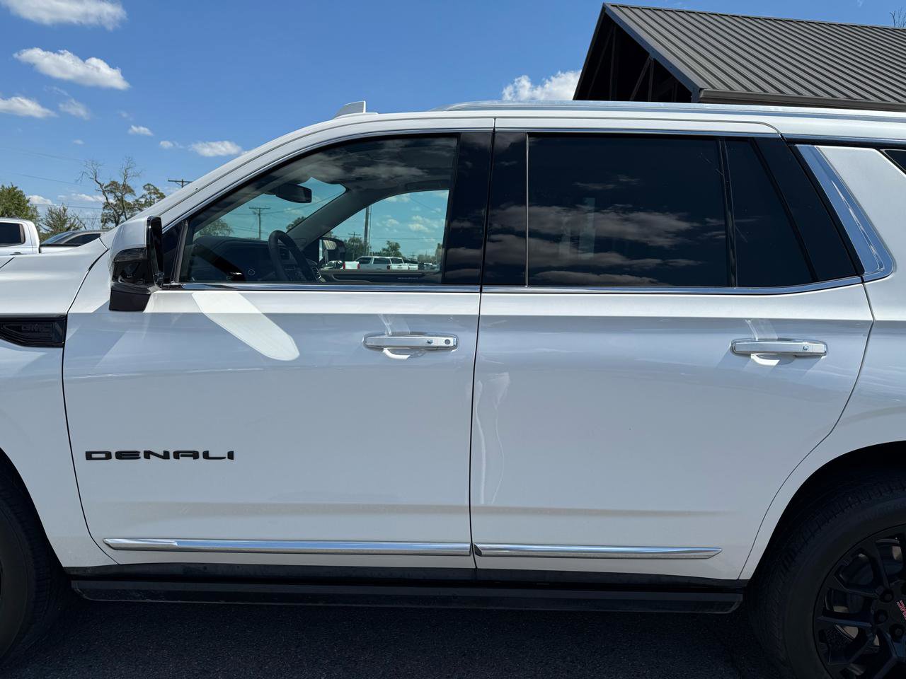 Used 2023 GMC Yukon Denali RWD image 52