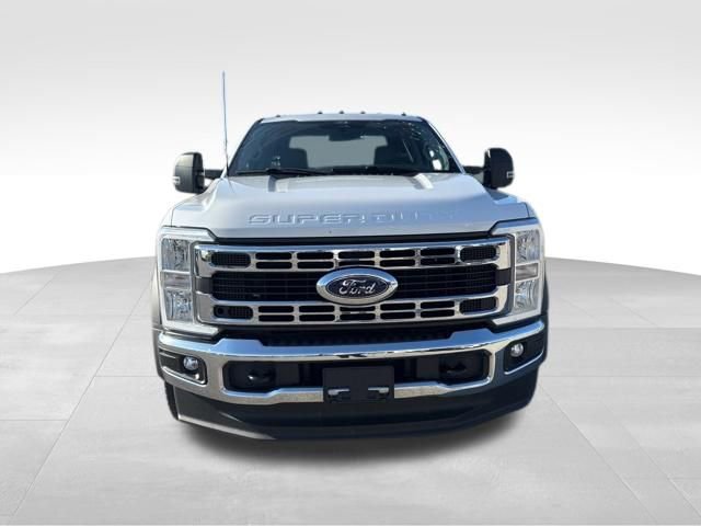 Used 2024 Ford F550 4x4 Regular Cab Super Duty image 2