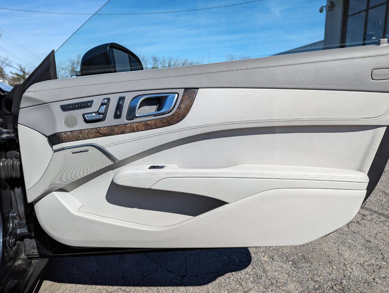 Used 2015 Mercedes-Benz SL 400 image 34