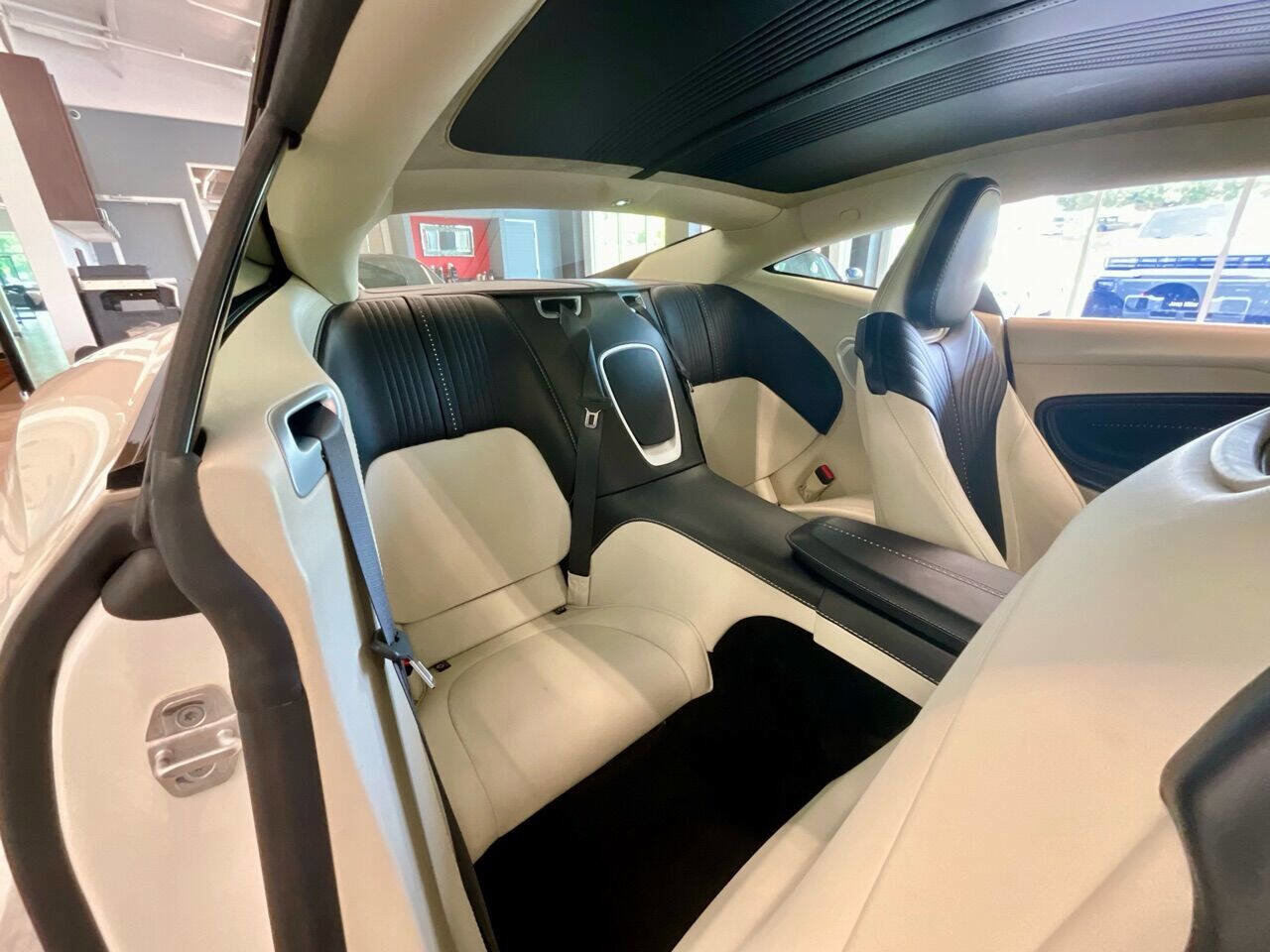 Used 2018 Aston Martin DB11 V12 image 37