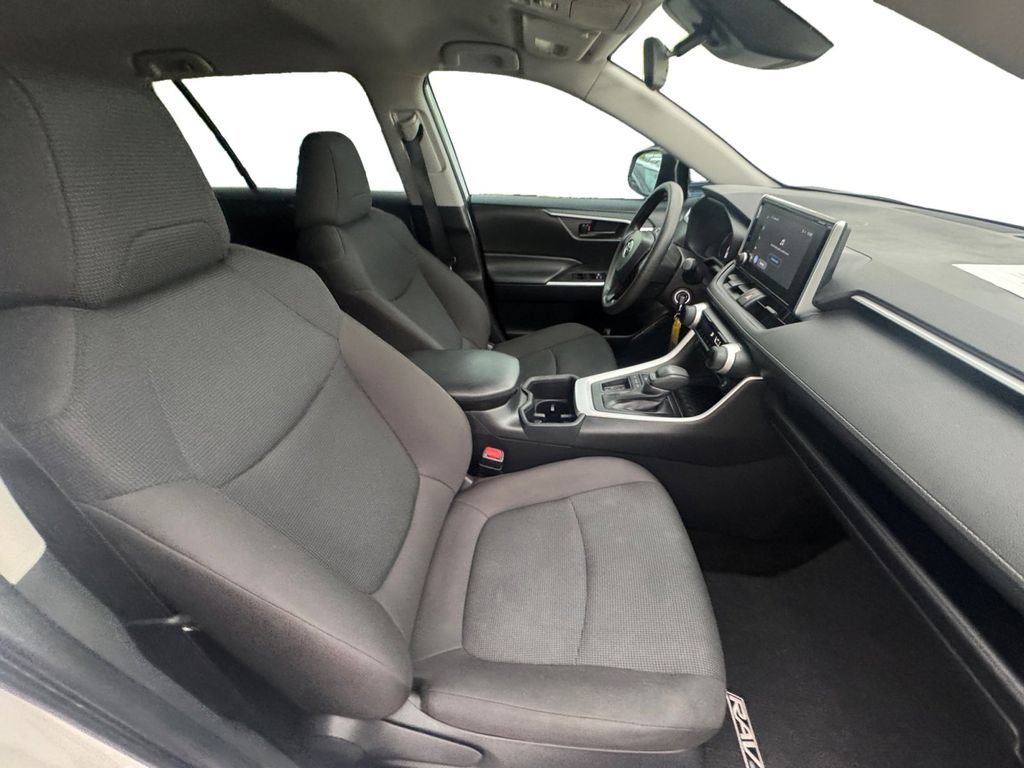Used 2025 Toyota RAV4 LE FWD image 15