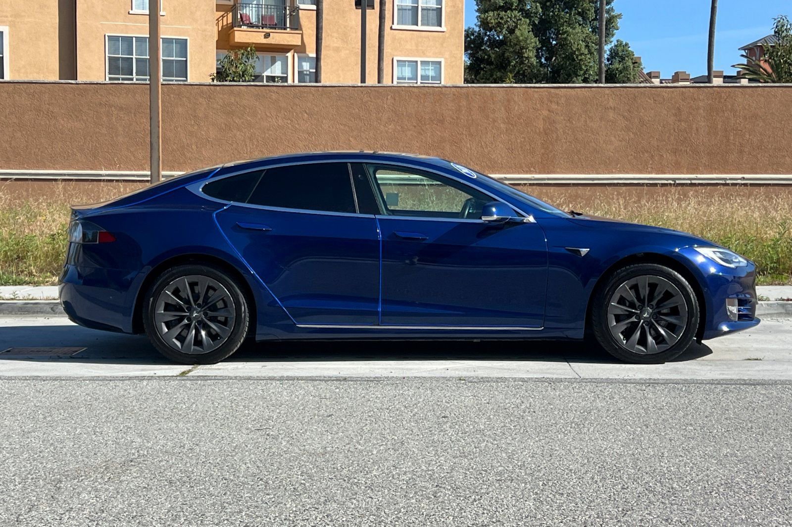 Used 2020 Tesla Model S Long Range Plus image 3