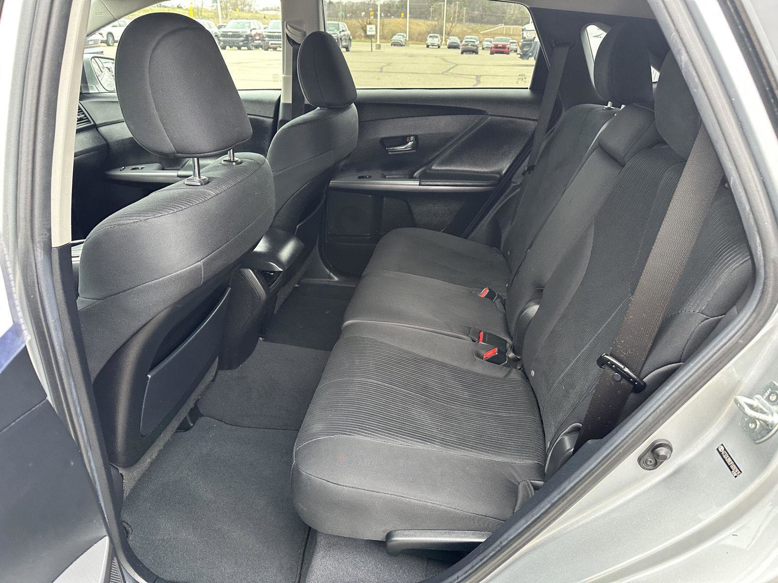 Used 2015 Toyota Venza LE image 13