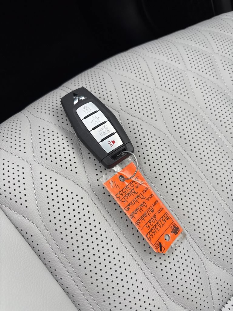 Used 2025 Mitsubishi Outlander AWD image 44
