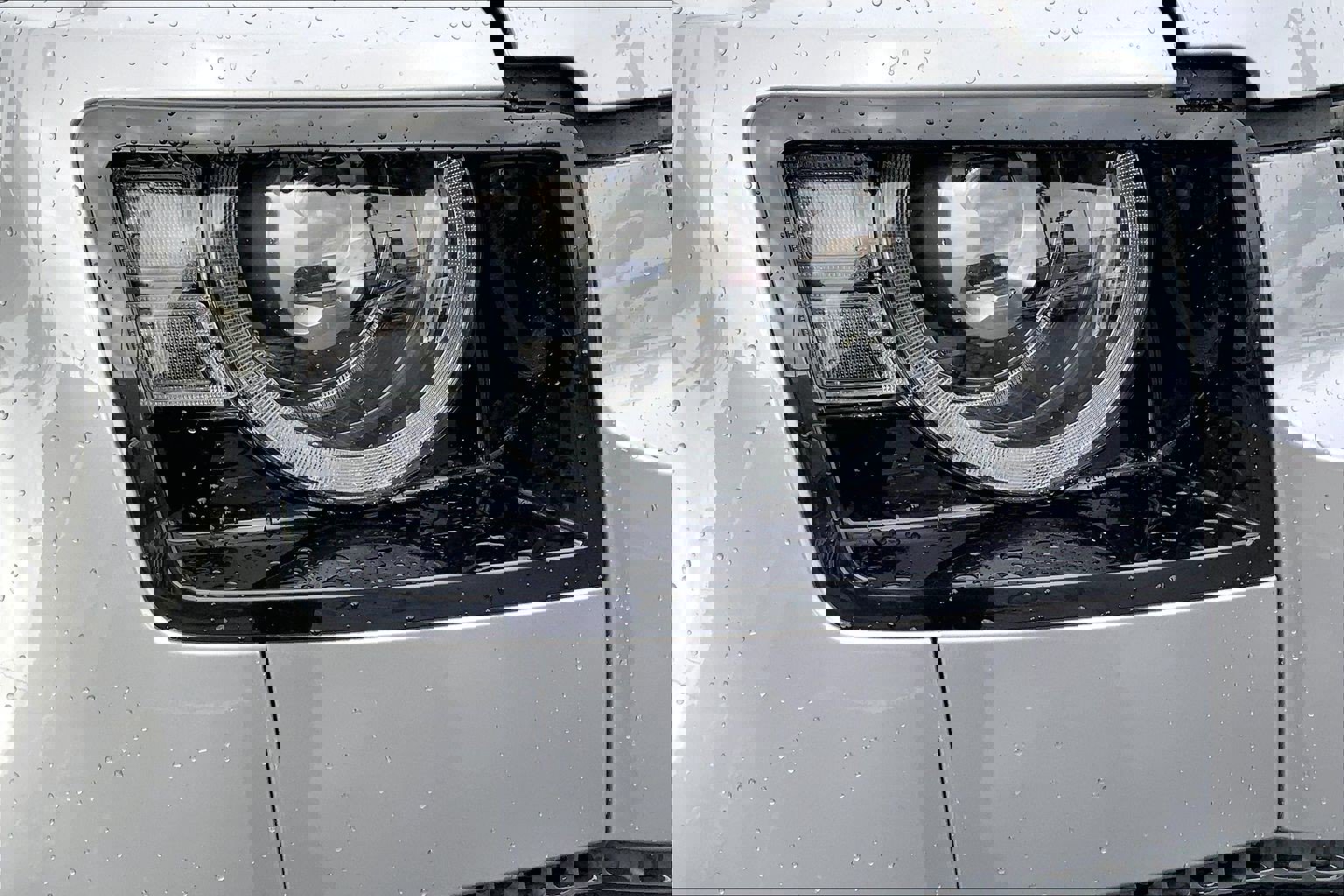 Used 2023 Land Rover Defender 110 SE image 25