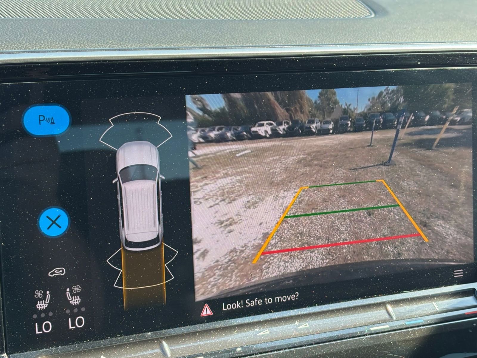 Used 2025 Volkswagen Atlas Cross Sport SE image 17