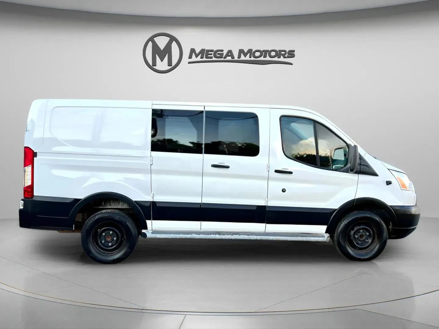 Used 2019 Ford Transit 250 130 Low Roof w/ Exterior Upgrade Package image 6