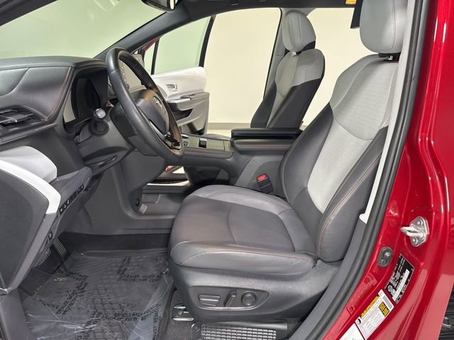Used 2022 Toyota Sienna XSE FWD image 17