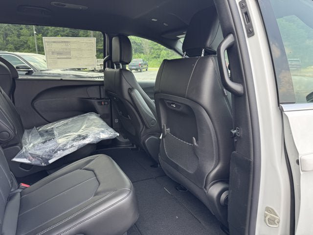 New 2027 Chrysler Pacifica Select FWD image 14
