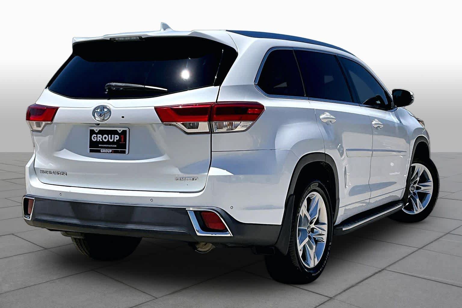 Used 2018 Toyota Highlander Limited FWD image 13