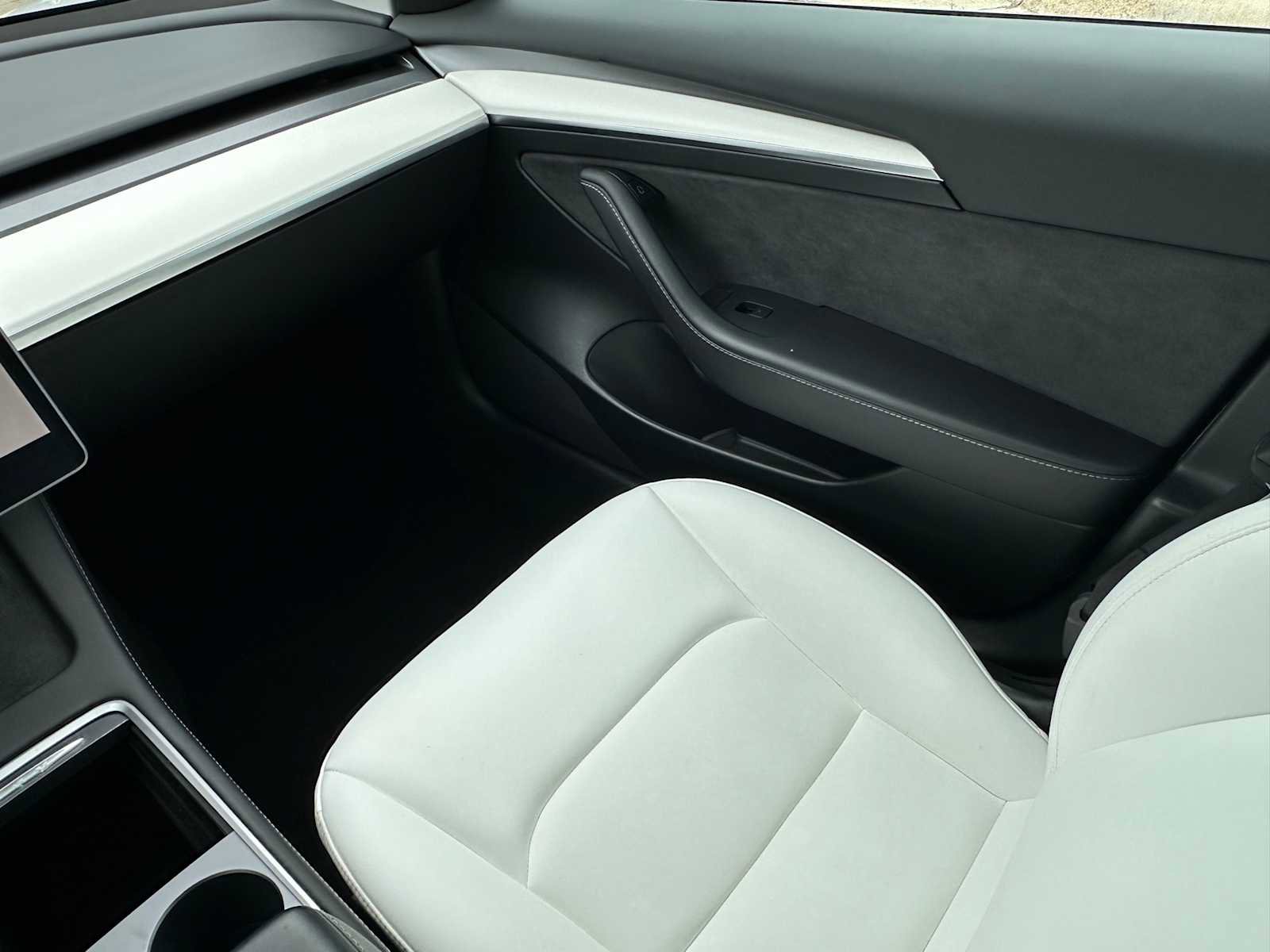 Used 2023 Tesla Model 3 Standard Range image 19