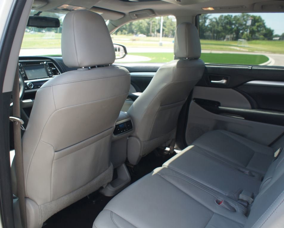 Used 2015 Toyota Highlander XLE FWD image 11