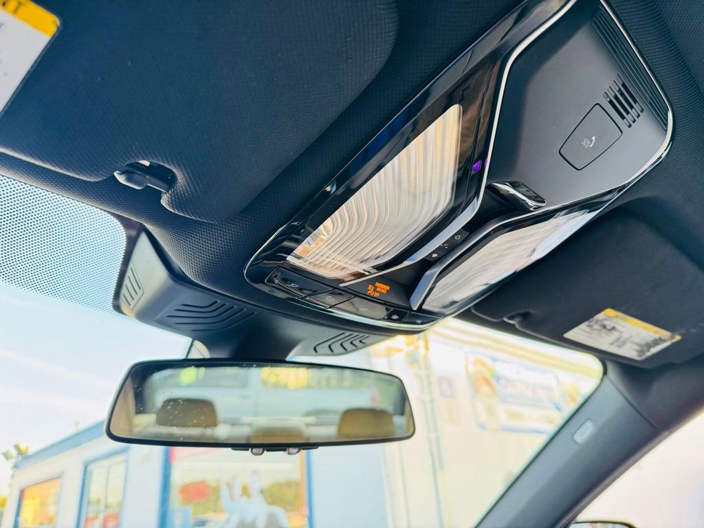 Used 2017 BMW 740i image 28