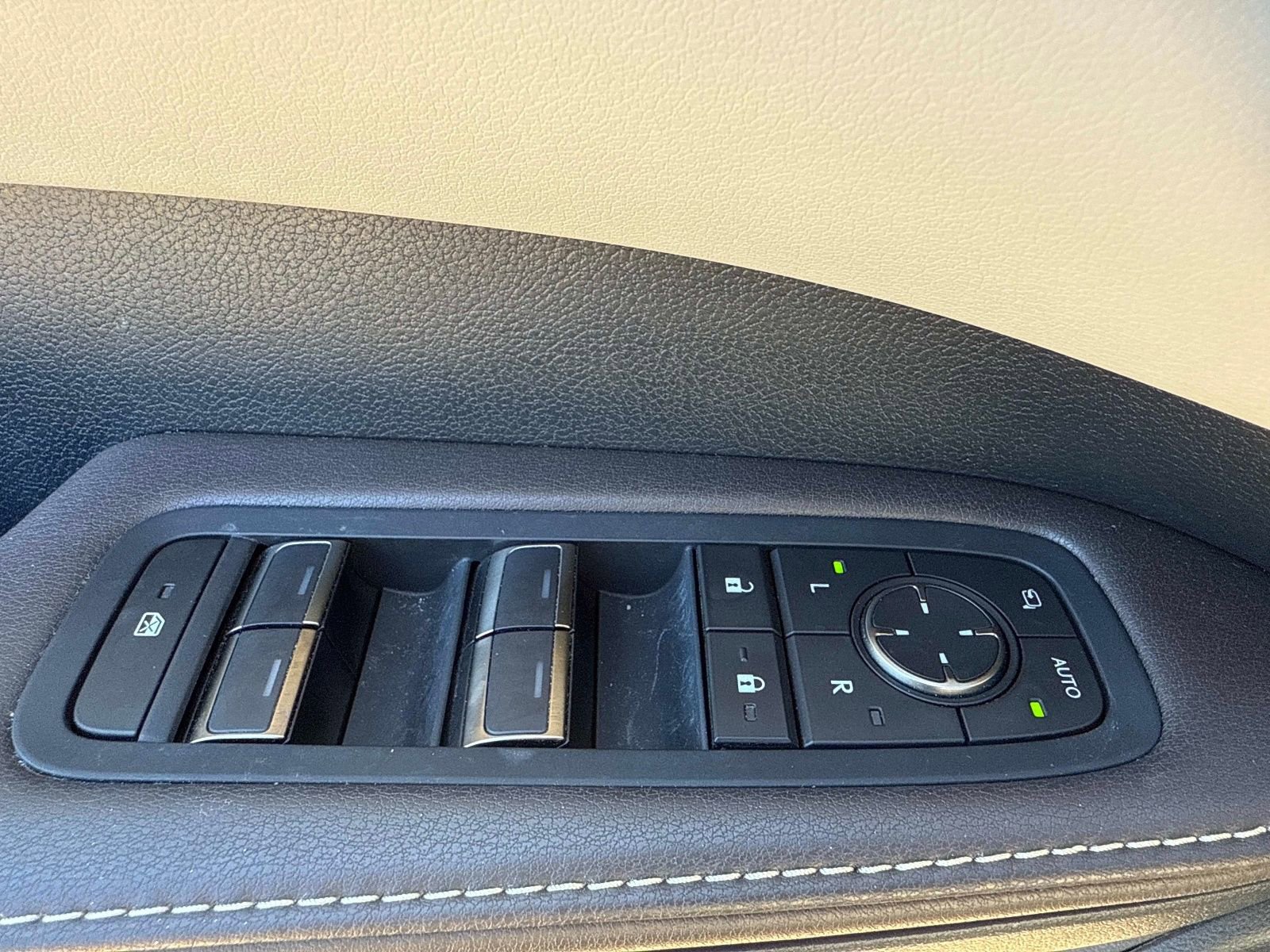 Used 2024 Lexus RX 350h w/ Accessory Package (P1) AWD/4WD image 18