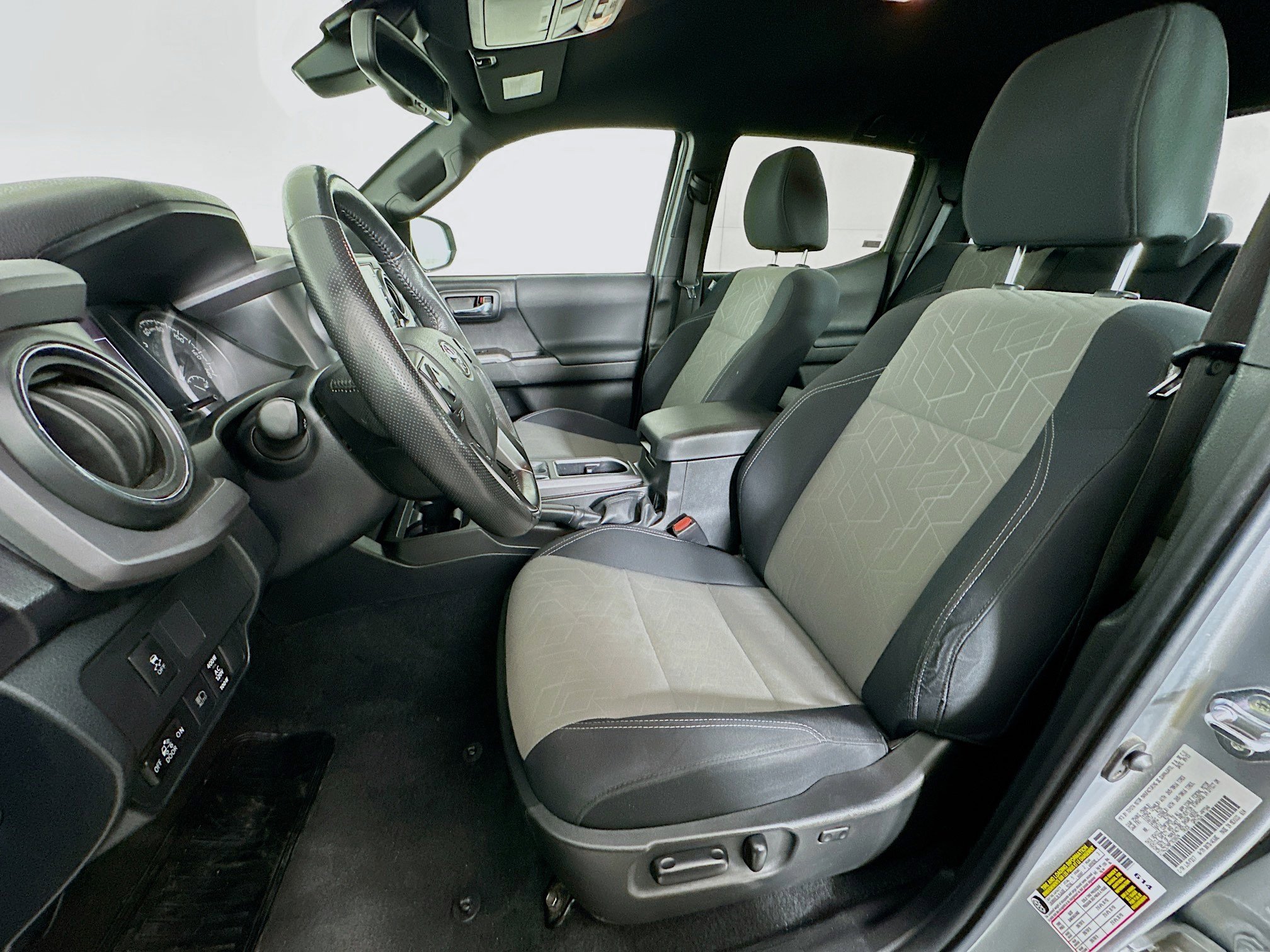 Used 2023 Toyota Tacoma TRD Off-Road image 13