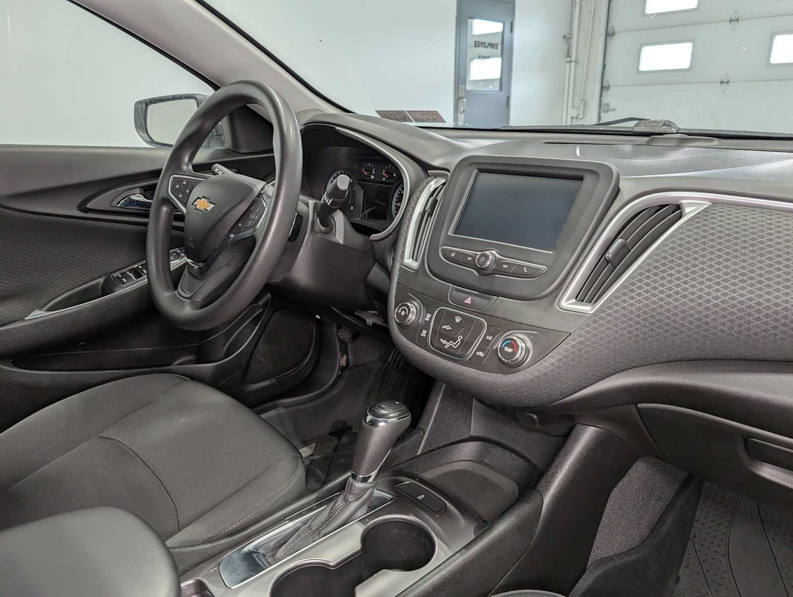 Used 2018 Chevrolet Malibu LS FWD image 38