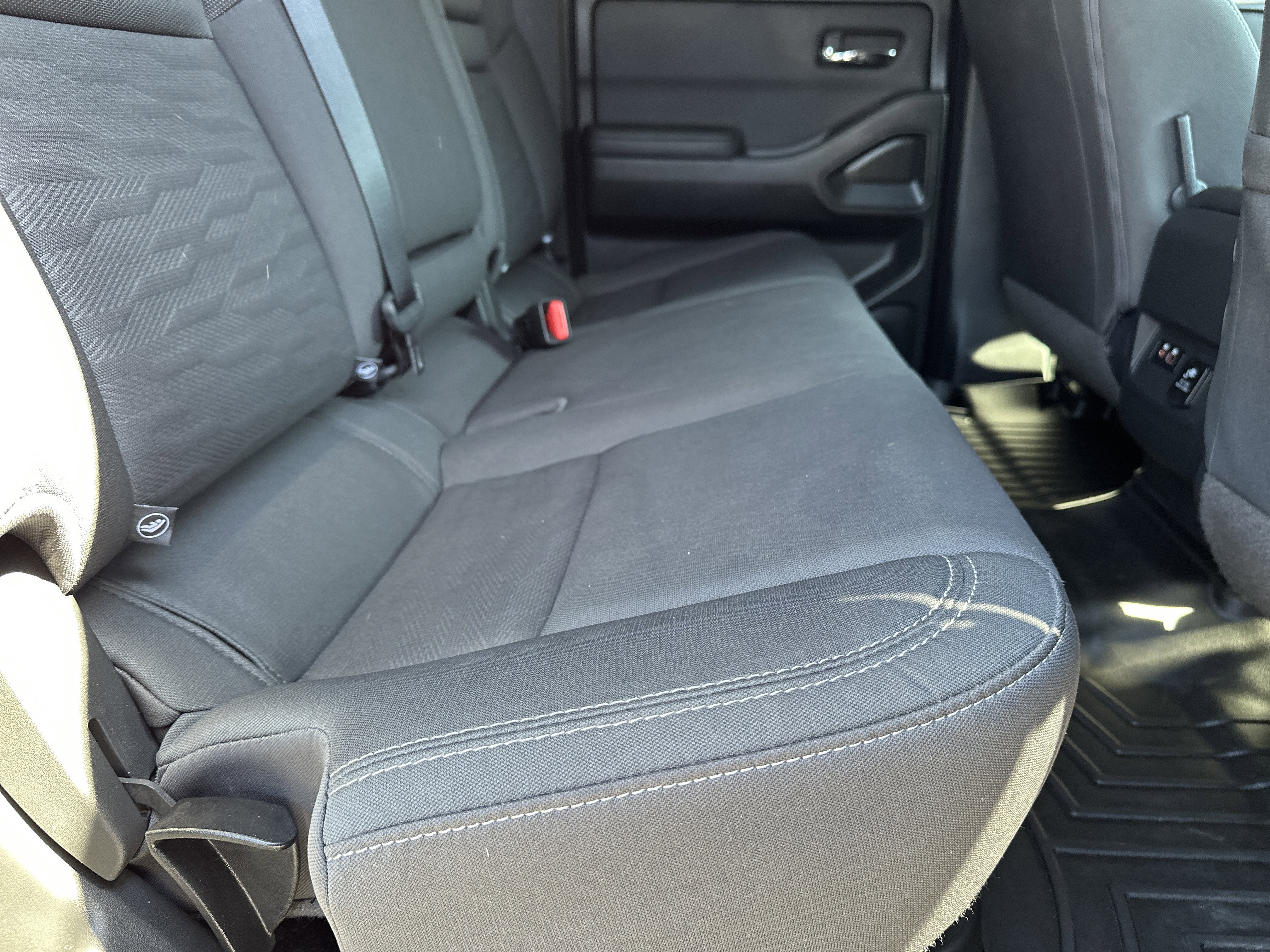 Used 2024 Nissan Frontier SV w/ SV Convenience Package image 16