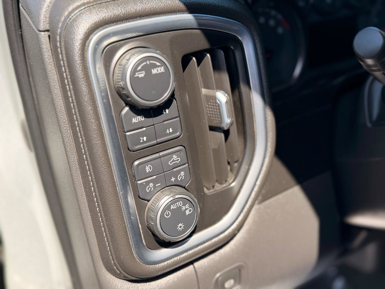 Used 2020 Chevrolet Silverado 1500 RST AWD/4WD image 12