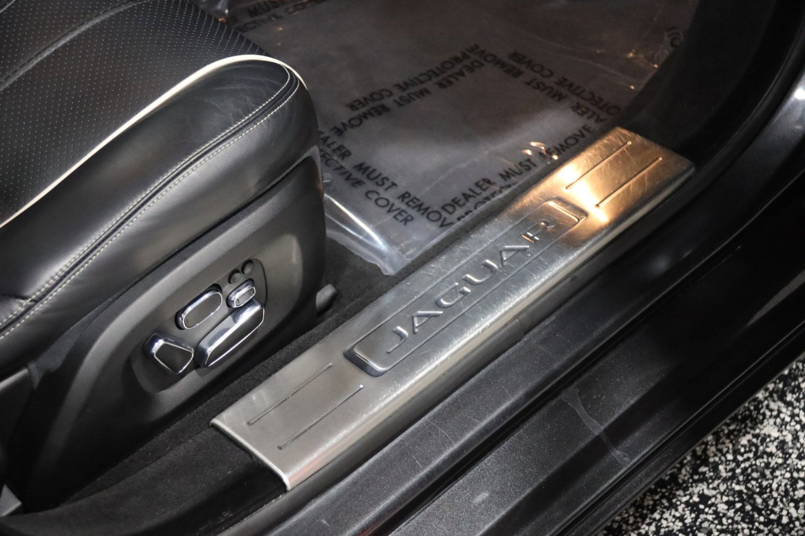 Used 2014 Jaguar XJ L Portfolio image 44