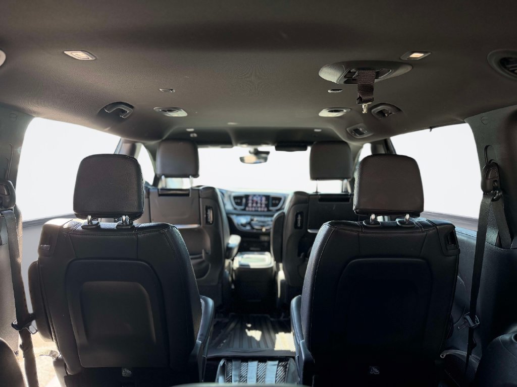 Used 2018 Chrysler Pacifica Touring-L Plus w/ Advanced Safetytec Group FWD image 13