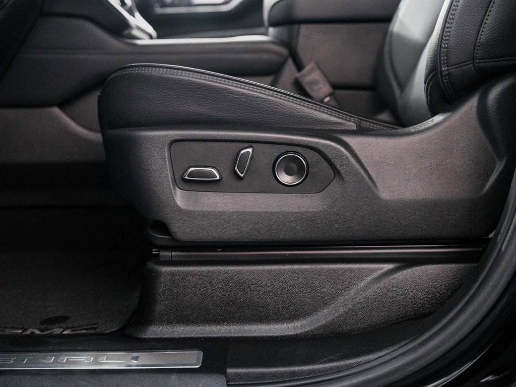 Used 2025 GMC Yukon XL Denali image 28