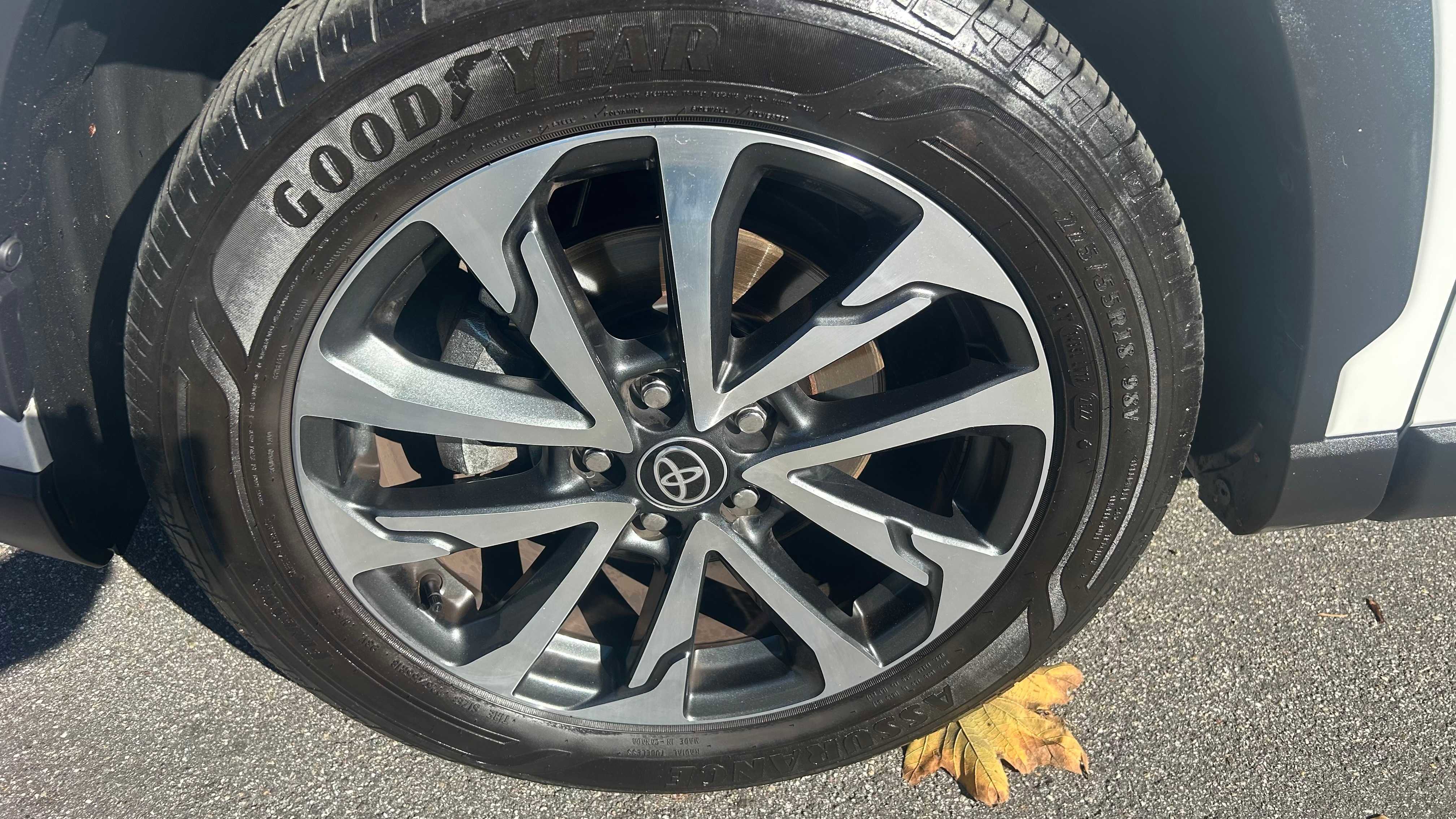 Used 2022 Toyota Corolla Cross XLE image 6