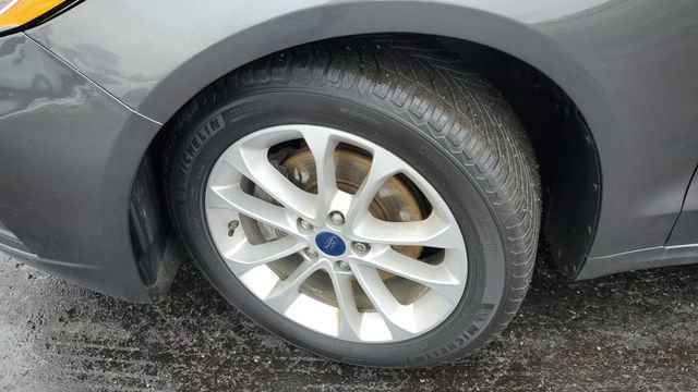 Used 2020 Ford Fusion SE image 3