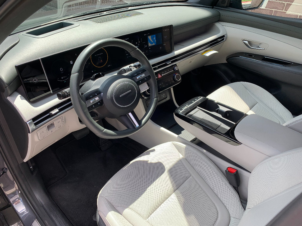 Used 2025 Hyundai Tucson Limited AWD/4WD image 10