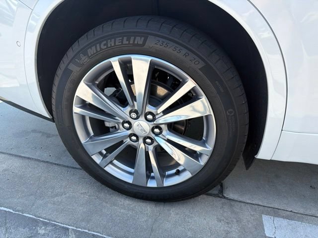 Used 2023 Cadillac XT6 Premium Luxury w/ Technology Package FWD image 3
