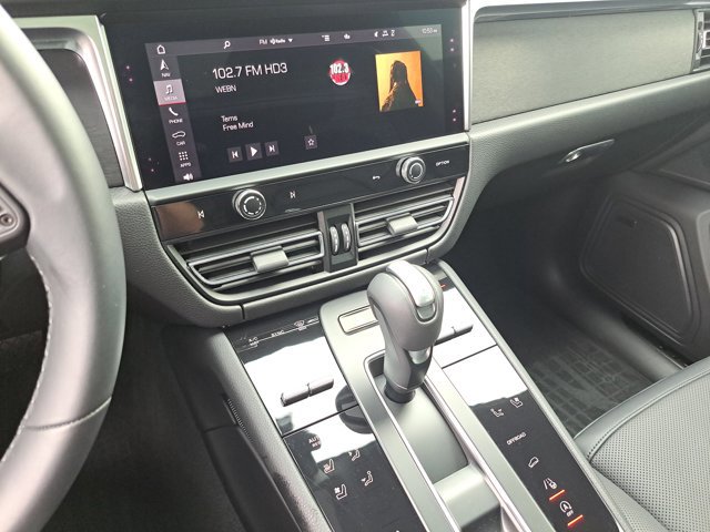 Certified 2023 Porsche Macan GTS image 33