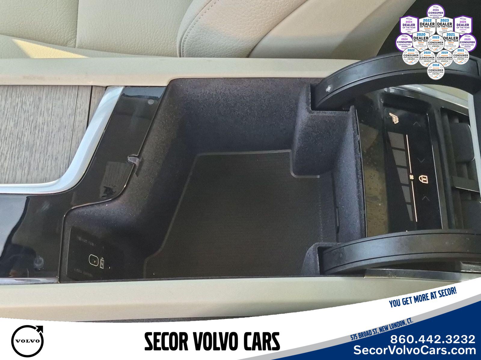 Used 2024 Volvo XC90 B6 Plus w/ Protection Package Premier AWD/4WD image 16