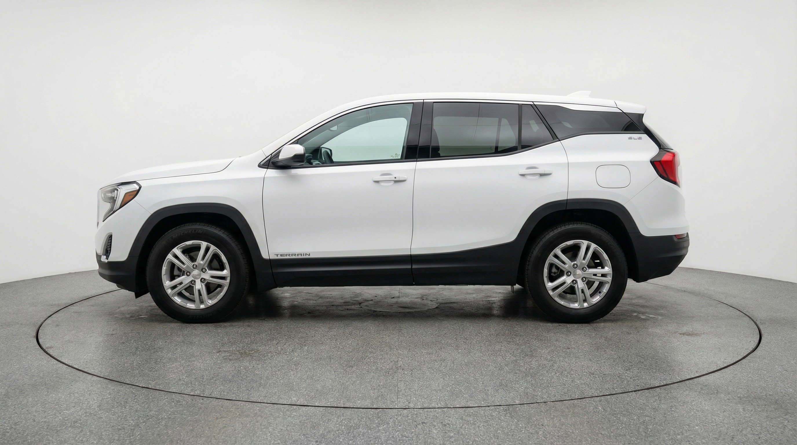 Used 2024 GMC Terrain SLE image 5