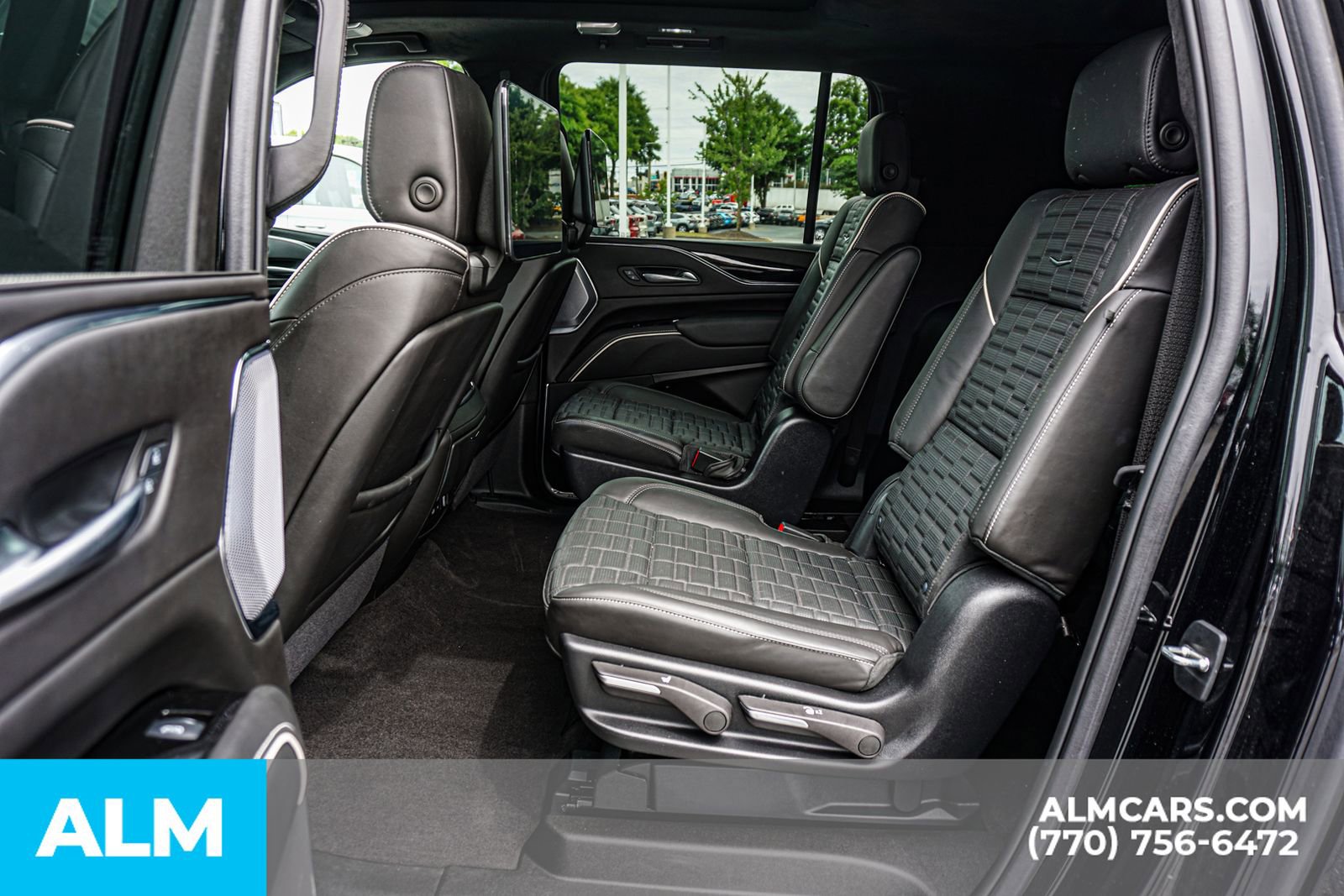 Used 2024 Cadillac Escalade ESV V AWD/4WD image 24