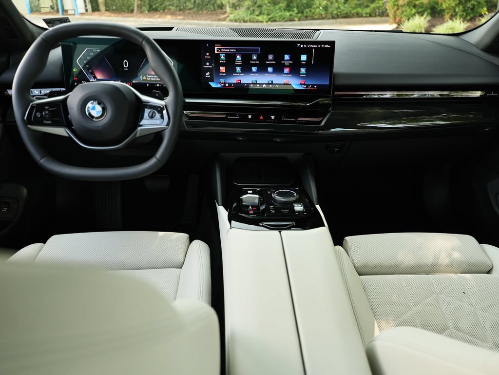 Used 2024 BMW 530i xDrive w/ Premium Package AWD/4WD image 27