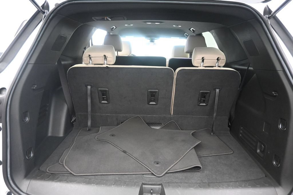 Used 2023 Chevrolet Traverse LS FWD image 18