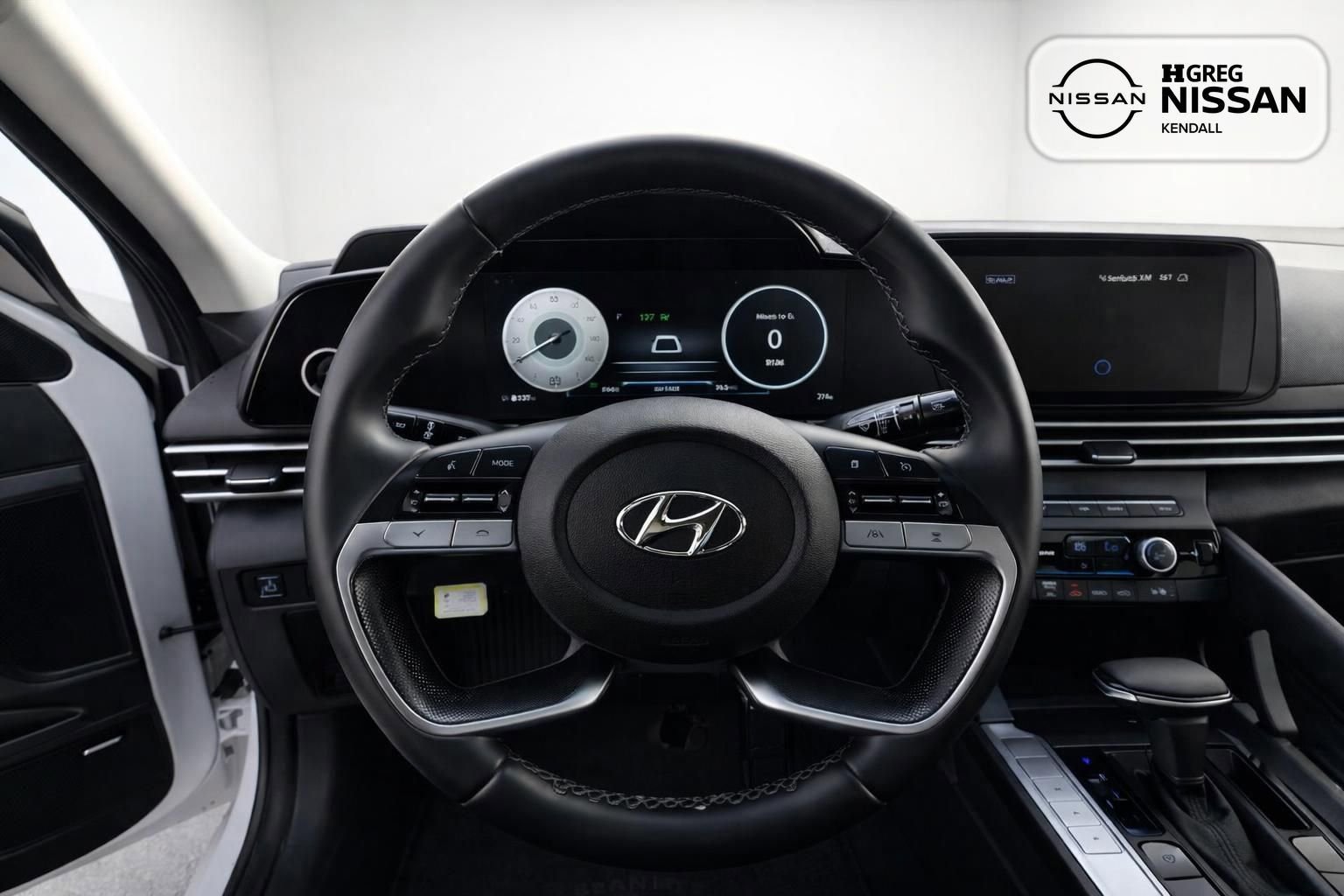 Used 2023 Hyundai Elantra Limited FWD image 9
