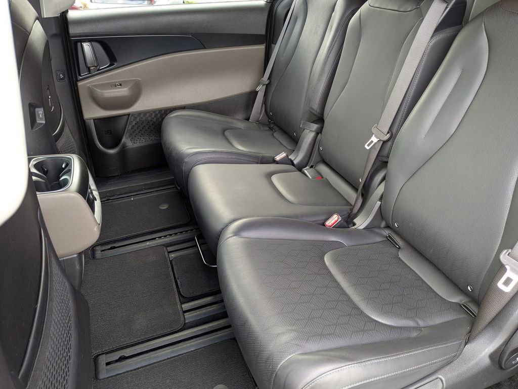 Used 2025 Kia Carnival image 27