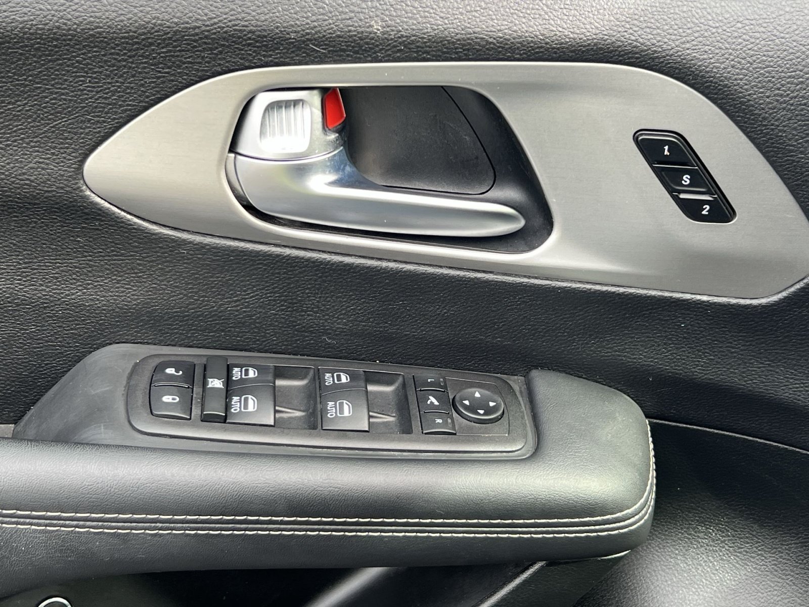 Used 2023 Chrysler Pacifica Limited w/ S Appearance Package FWD image 16