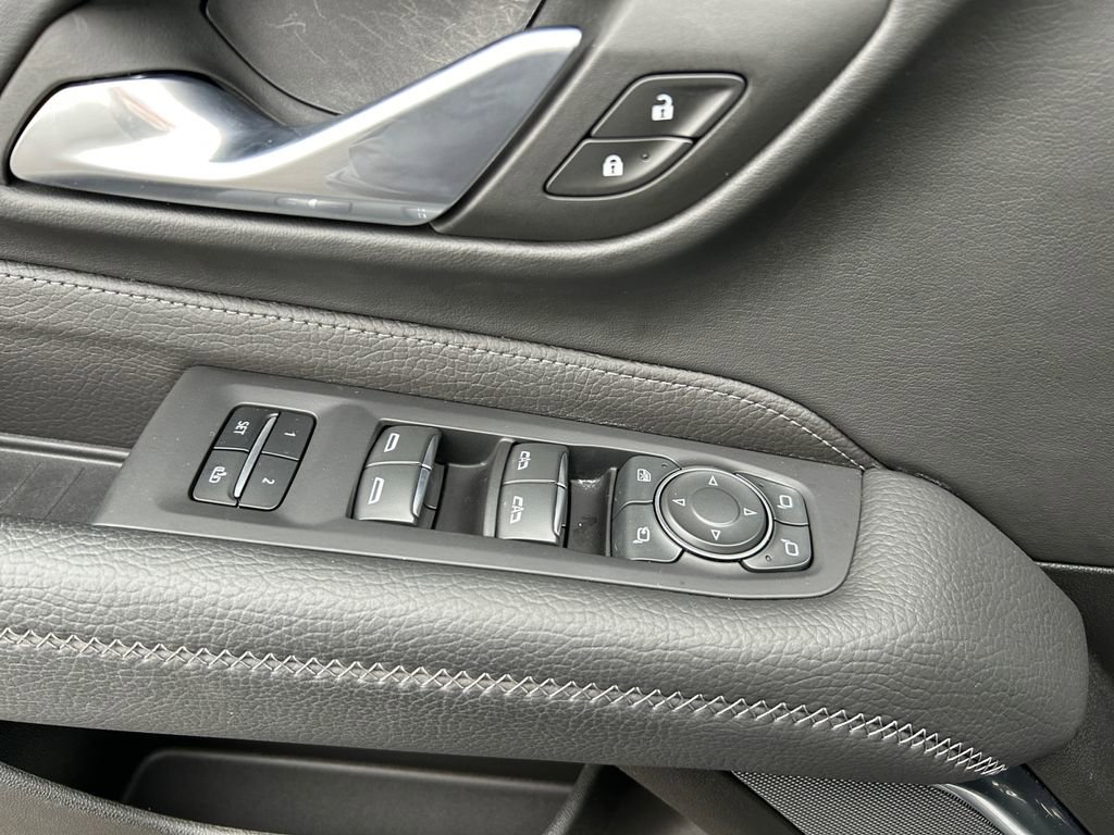 Used 2024 GMC Yukon XL Denali w/ Advanced Technology Package image 23