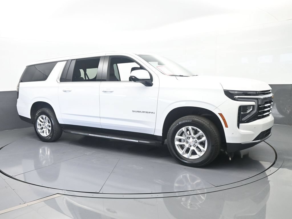 Used 2025 Chevrolet Suburban LT RWD image 8