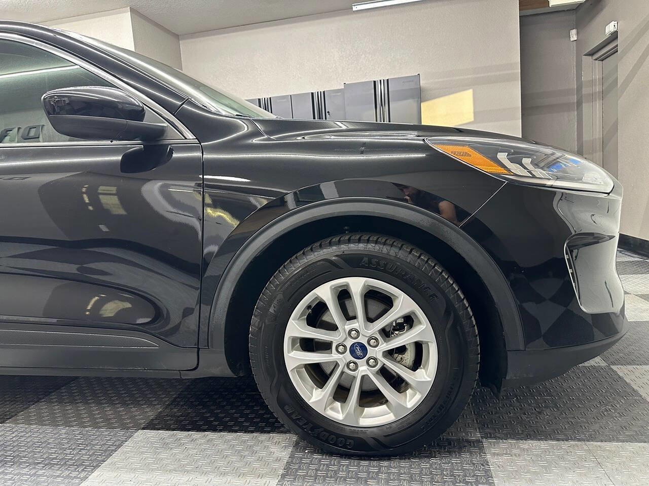 Used 2021 Ford Escape SE image 5