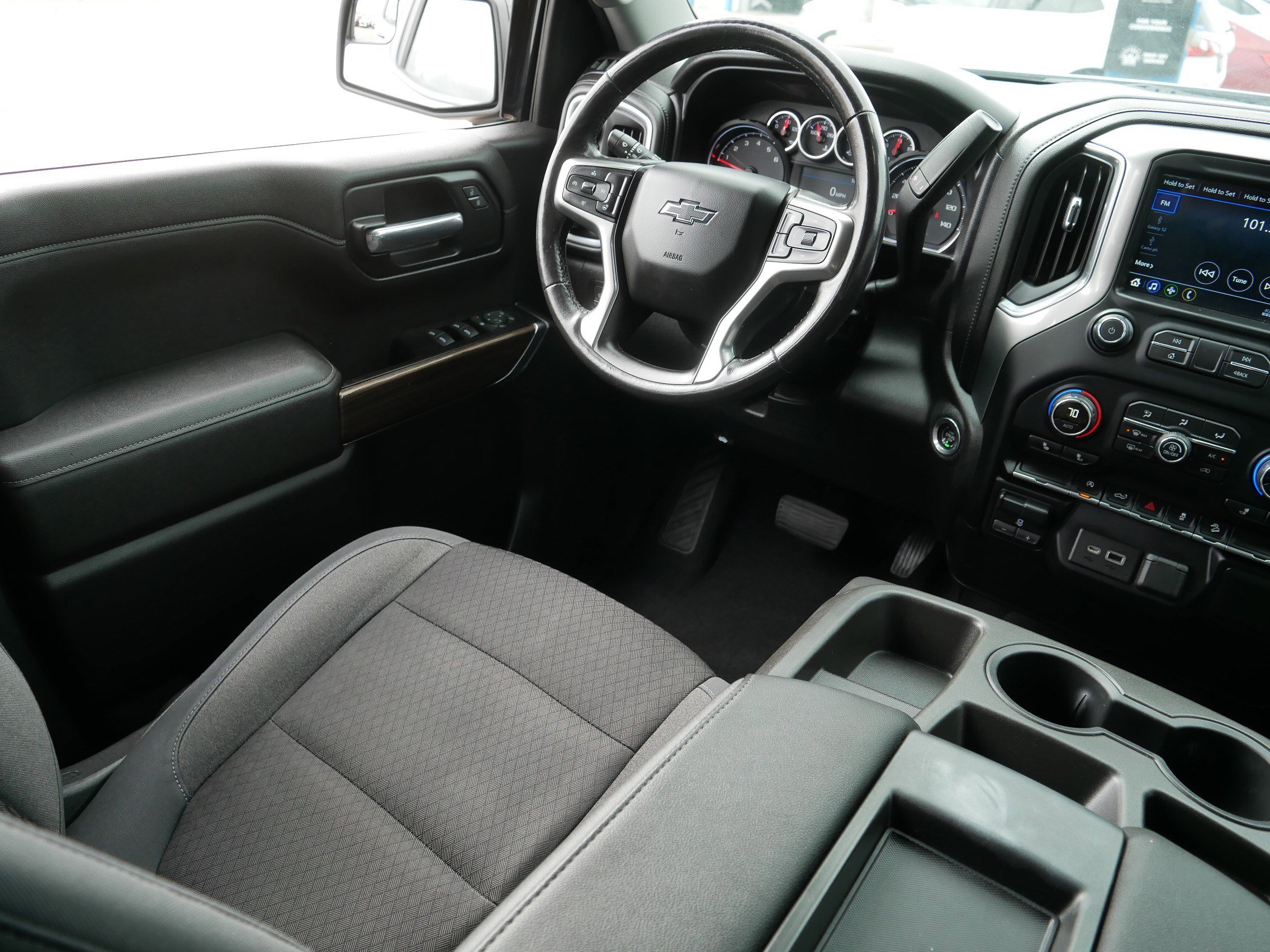 Used 2019 Chevrolet Silverado 1500 LT Trail Boss w/ Convenience Package AWD/4WD image 9