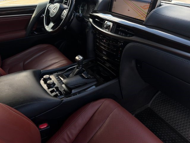 Used 2019 Lexus LX 570 4WD w/ Luxury Package image 18