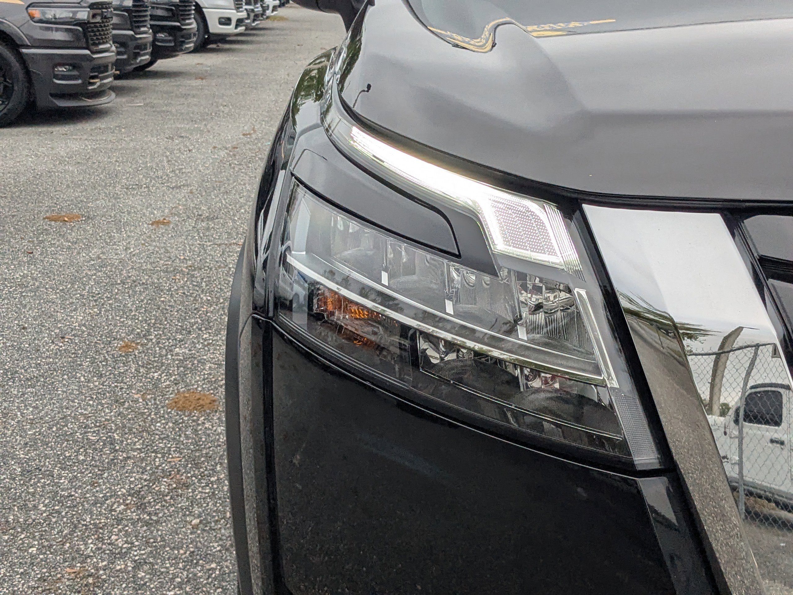 Used 2024 Nissan Pathfinder Platinum image 9