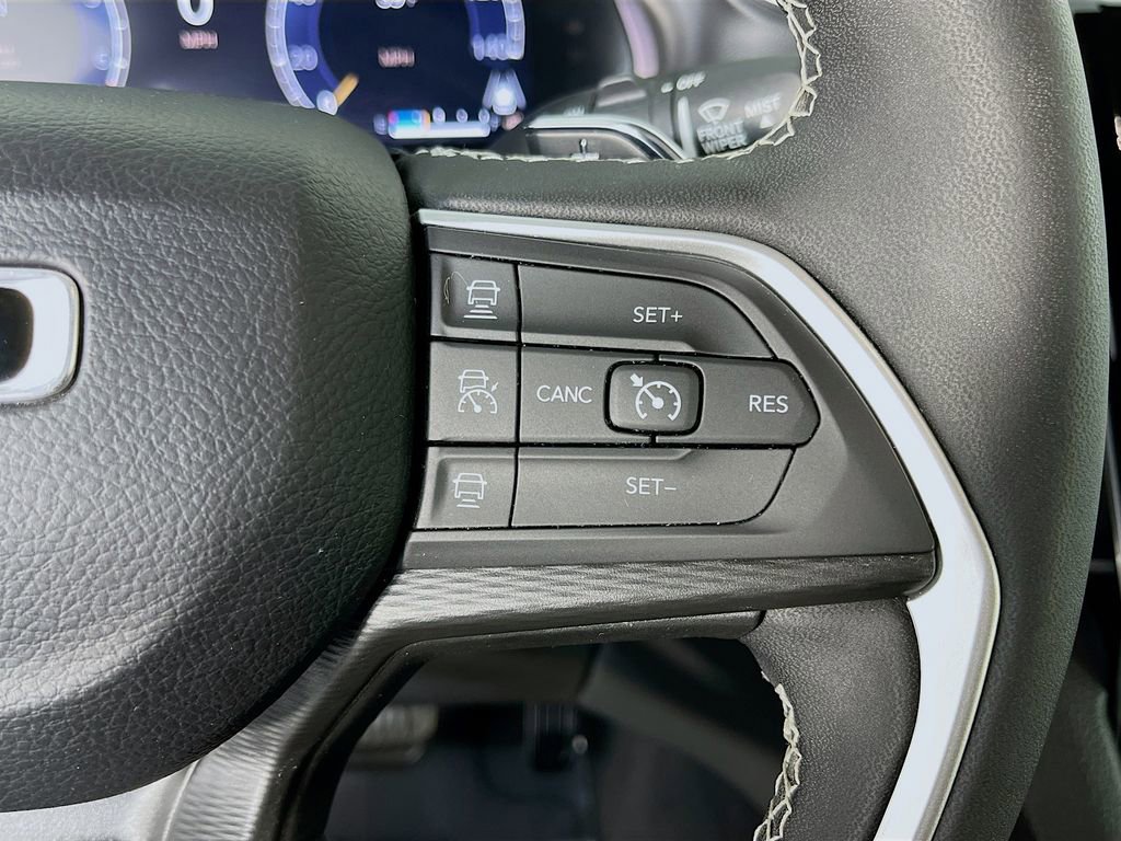 Used 2023 Jeep Grand Cherokee L Laredo image 17