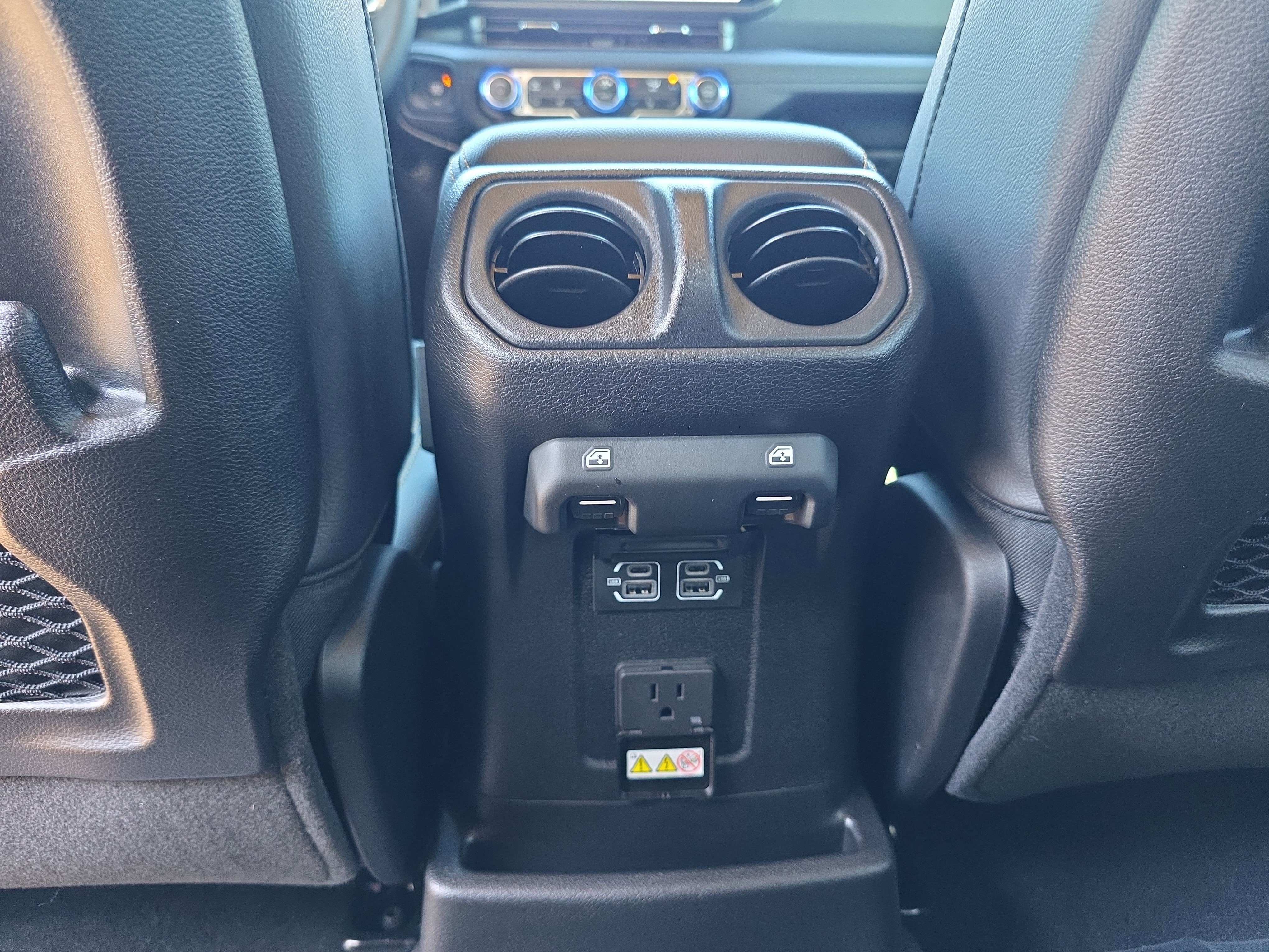 Used 2024 Jeep Wrangler Sahara w/ Safety Group image 17