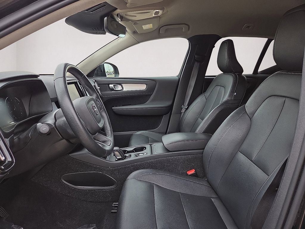 Used 2021 Volvo XC40 T4 Momentum FWD image 23