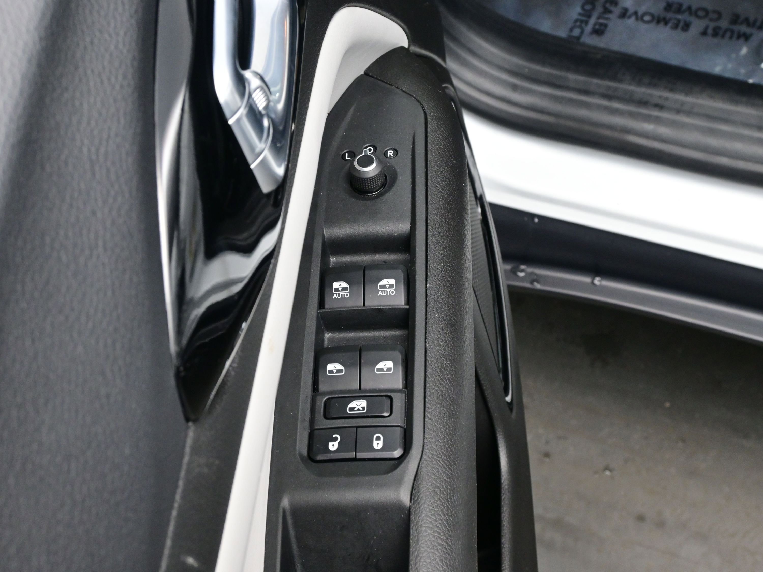 Used 2025 Jeep Compass Limited image 10