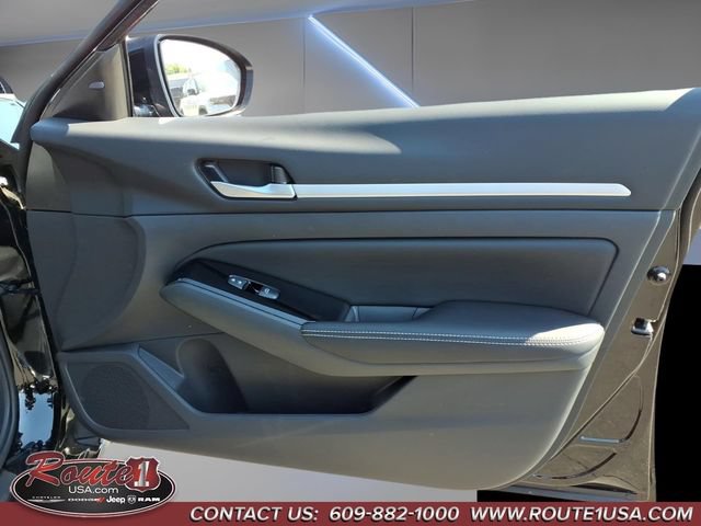 Used 2025 Nissan Altima 2.5 SL FWD image 13