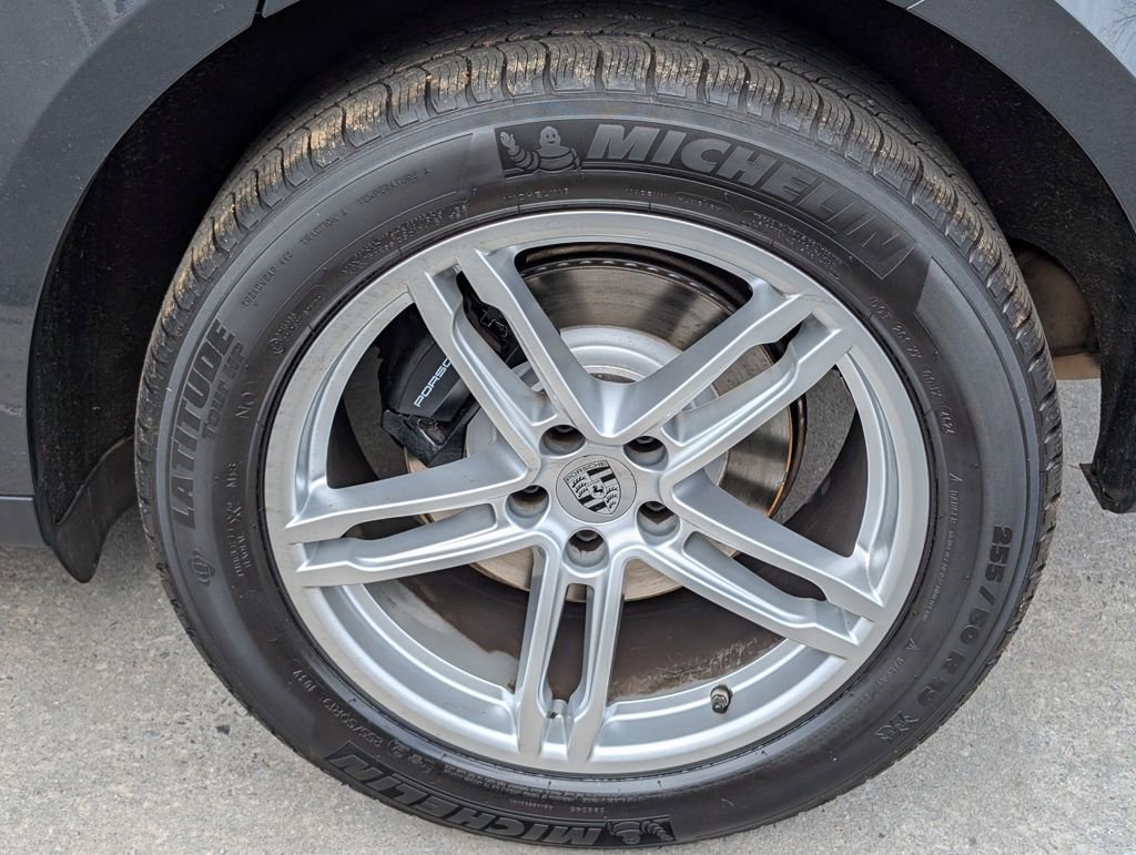 Certified 2022 Porsche Macan AWD/4WD image 30